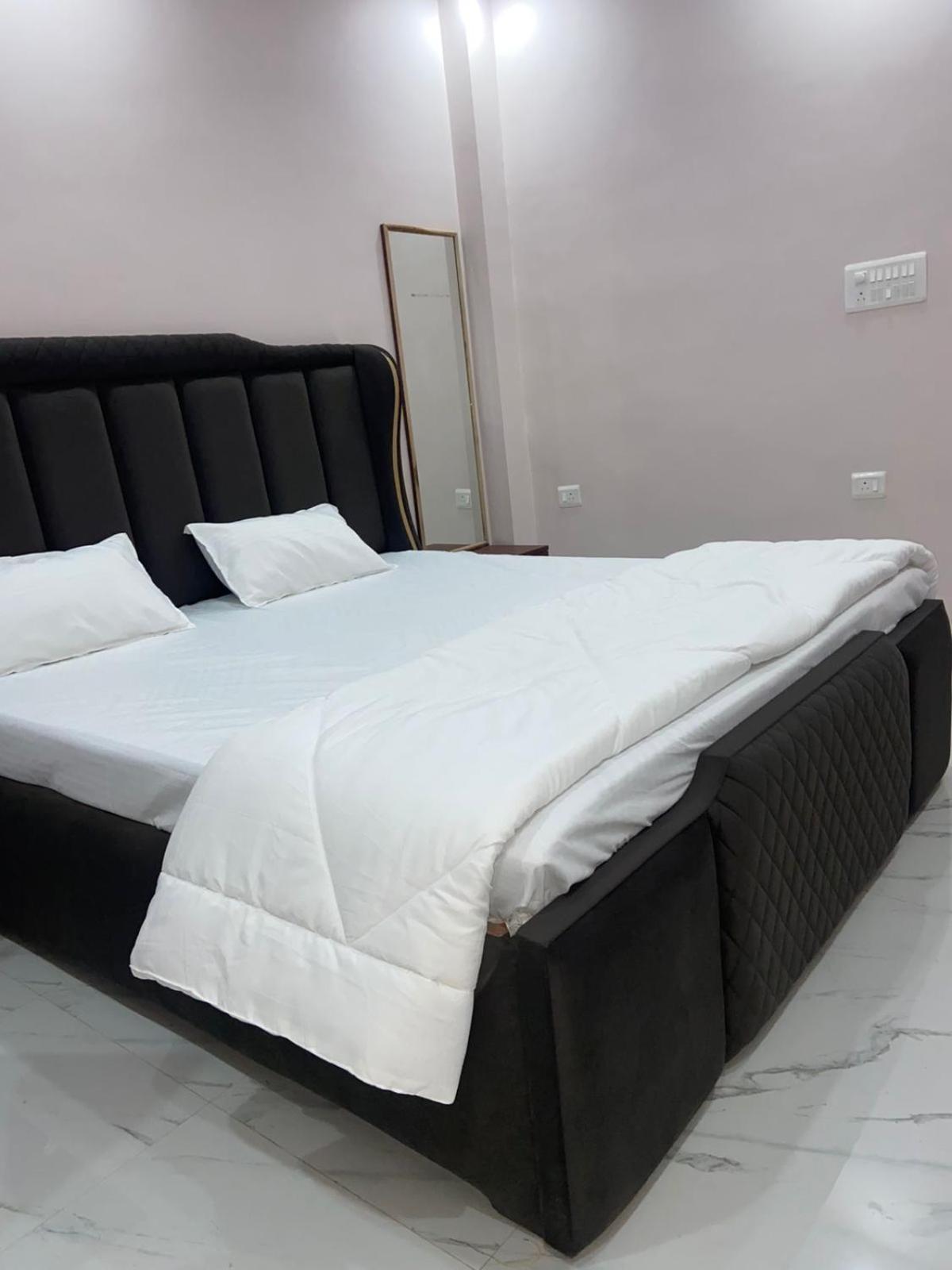 Nirmal Niwas Hotel Varanasi Exterior foto