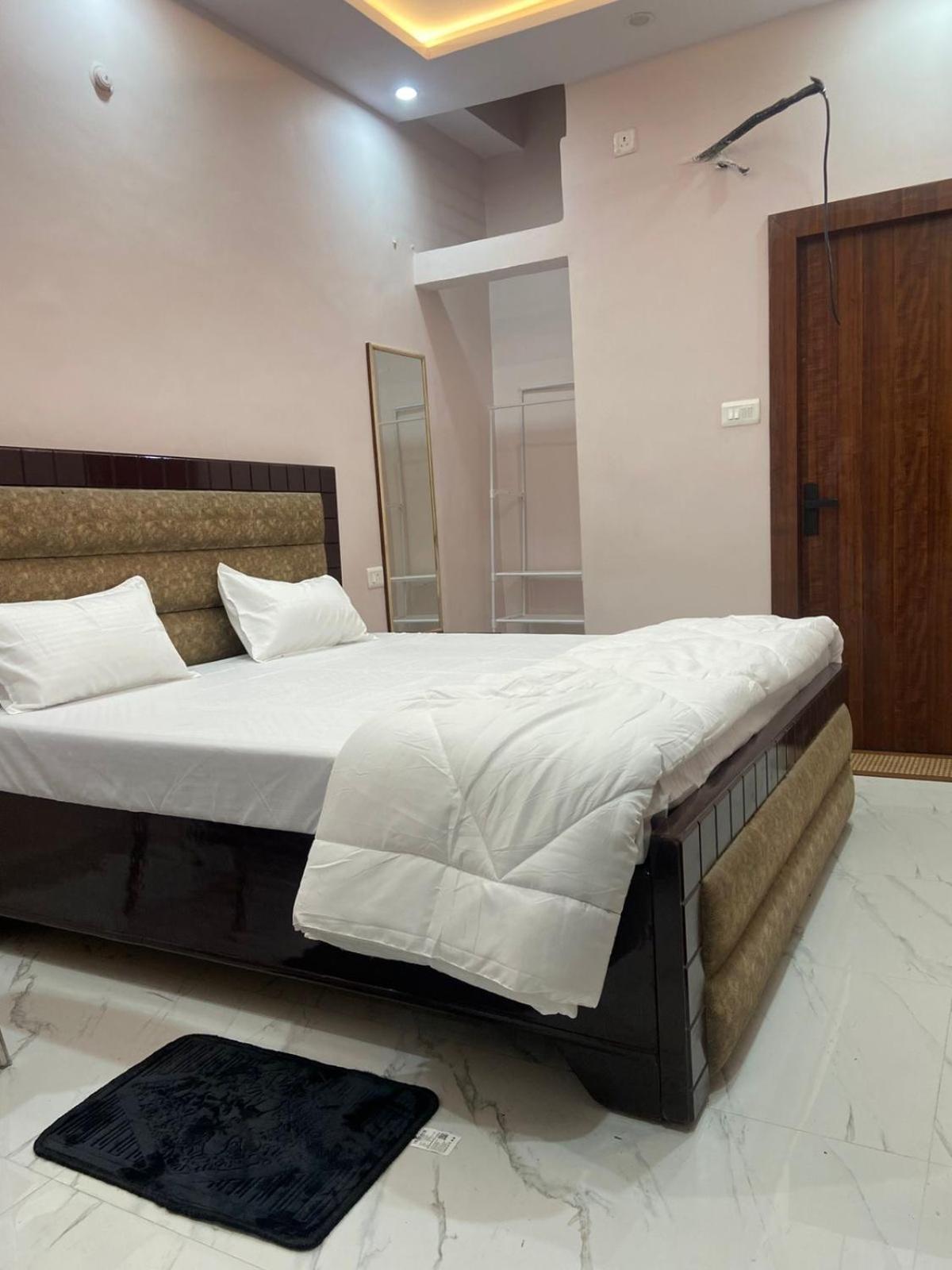Nirmal Niwas Hotel Varanasi Exterior foto