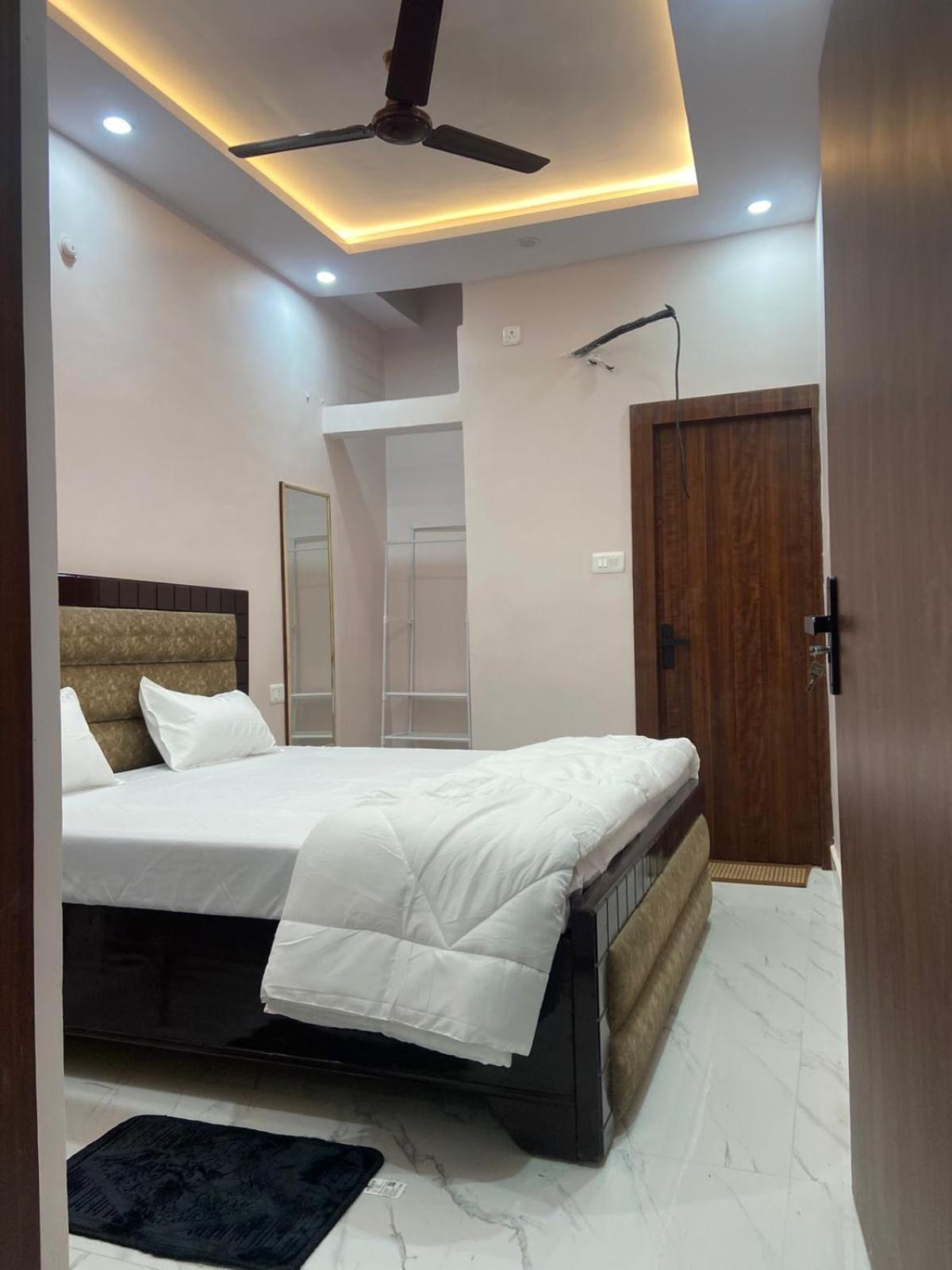 Nirmal Niwas Hotel Varanasi Exterior foto