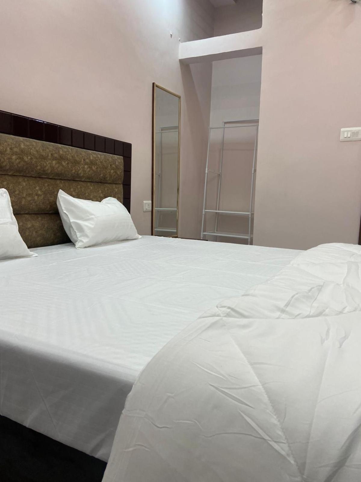 Nirmal Niwas Hotel Varanasi Exterior foto